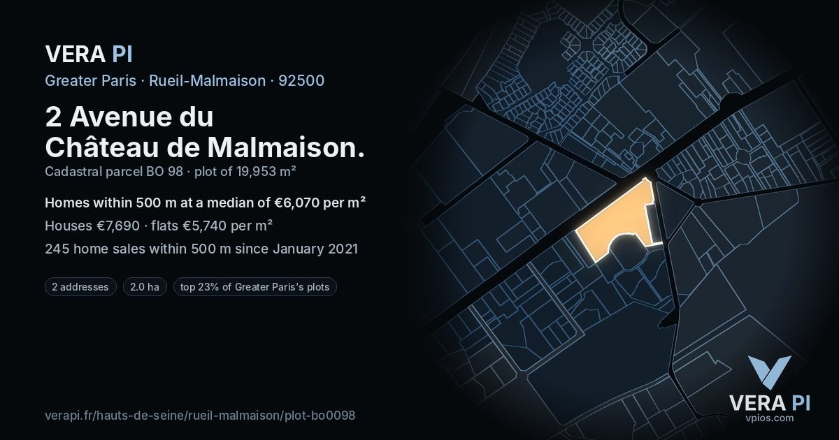 2 Avenue du Château de Malmaison, Rueil-Malmaison at night – the plot lit, the parcels around coloured by the prices near them