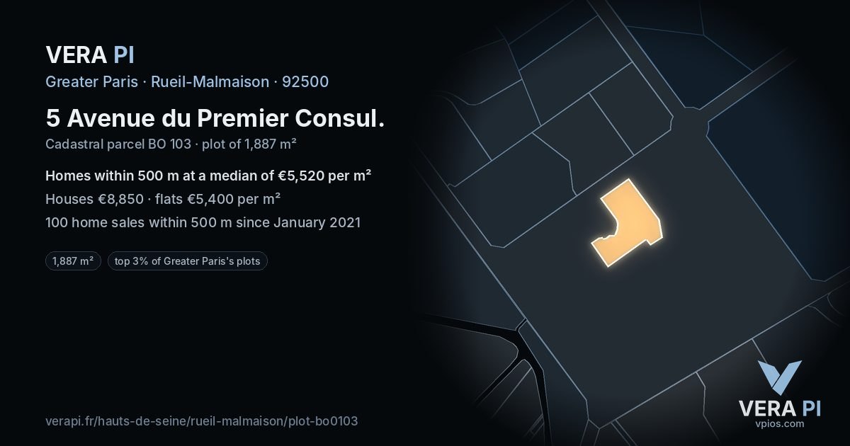 5 Avenue du Premier Consul, Rueil-Malmaison at night – the plot lit, the parcels around coloured by the prices near them