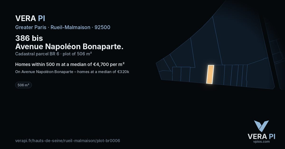 386 bis Avenue Napoléon Bonaparte, Rueil-Malmaison at night – the plot lit, the parcels around coloured by the prices near them