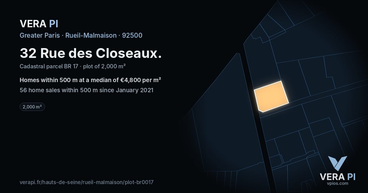 32 Rue des Closeaux, Rueil-Malmaison at night – the plot lit, the parcels around coloured by the prices near them