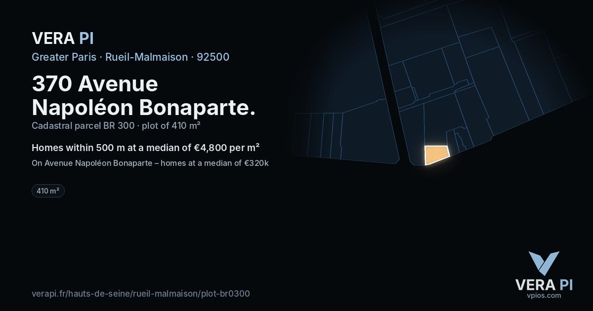 370 Avenue Napoléon Bonaparte, Rueil-Malmaison at night – the plot lit, the parcels around coloured by the prices near them