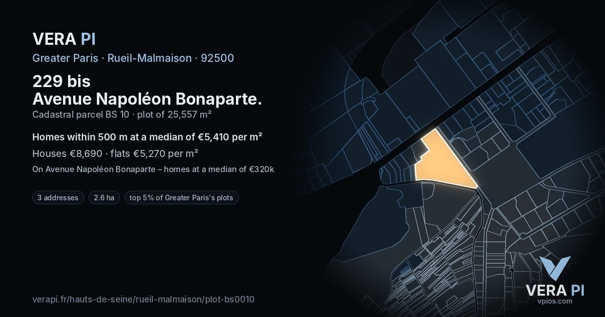 229 bis Avenue Napoléon Bonaparte, Rueil-Malmaison at night – the plot lit, the parcels around coloured by the prices near them