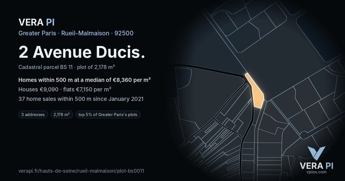 2 Avenue Ducis, Rueil-Malmaison at night – the plot lit, the parcels around coloured by the prices near them