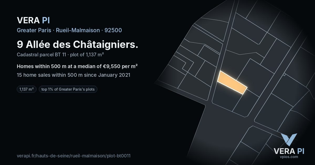 9 Allée des Châtaigniers, Rueil-Malmaison at night – the plot lit, the parcels around coloured by the prices near them