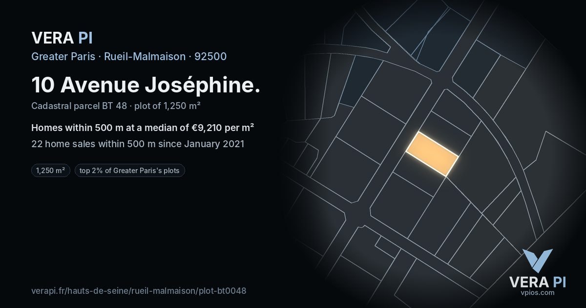 10 Avenue Joséphine, Rueil-Malmaison at night – the plot lit, the parcels around coloured by the prices near them