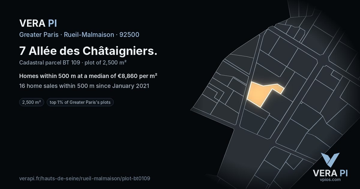 7 Allée des Châtaigniers, Rueil-Malmaison at night – the plot lit, the parcels around coloured by the prices near them