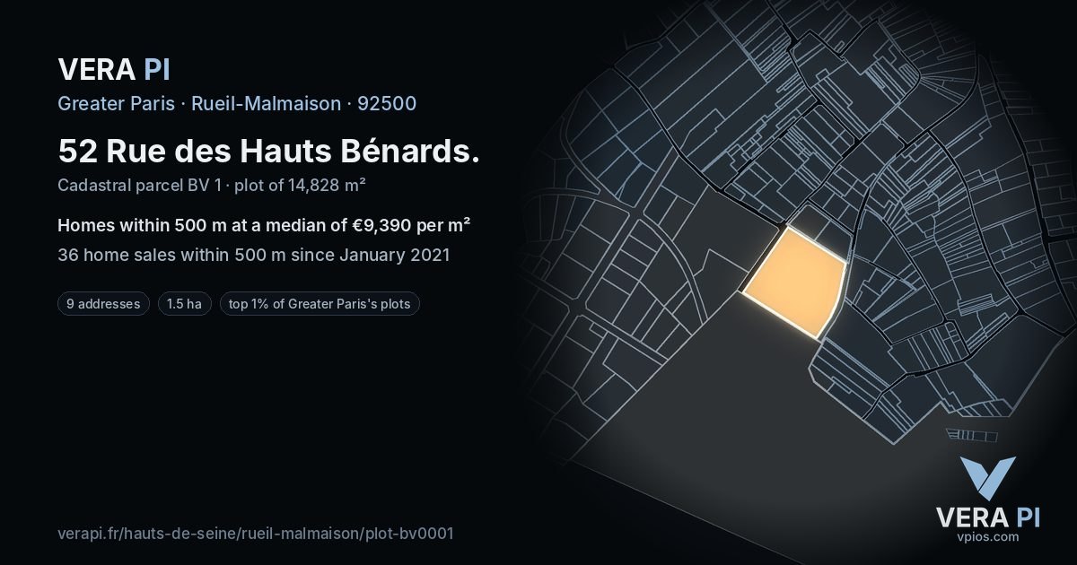52 Rue des Hauts Bénards, Rueil-Malmaison at night – the plot lit, the parcels around coloured by the prices near them