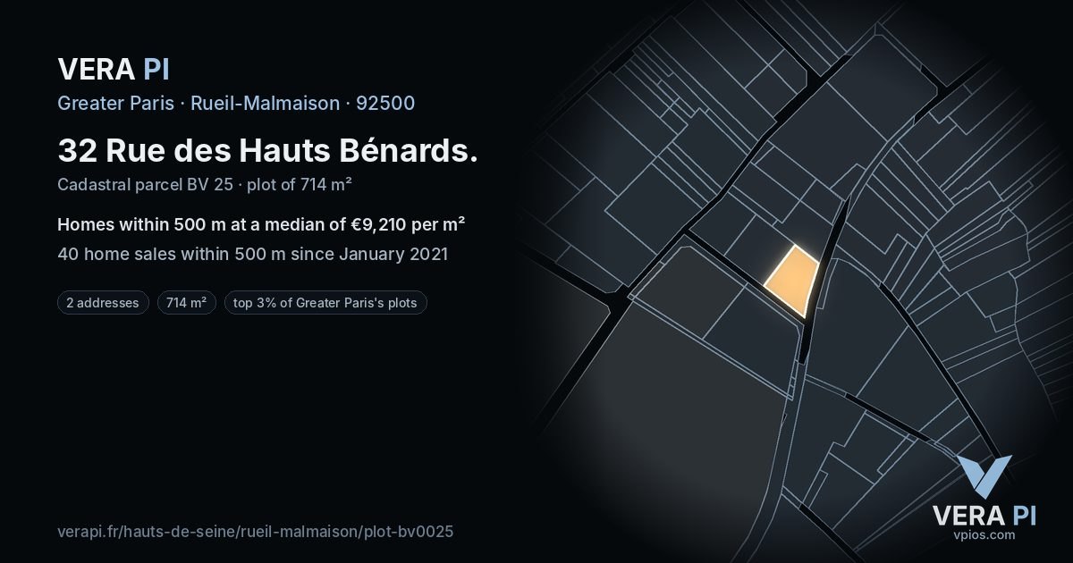 32 Rue des Hauts Bénards, Rueil-Malmaison at night – the plot lit, the parcels around coloured by the prices near them