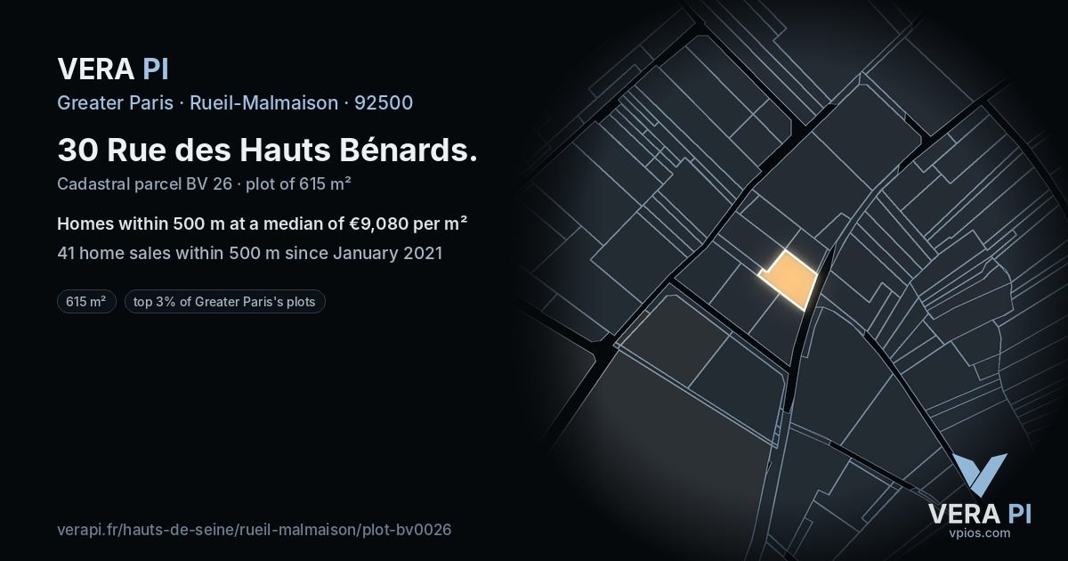 30 Rue des Hauts Bénards, Rueil-Malmaison at night – the plot lit, the parcels around coloured by the prices near them