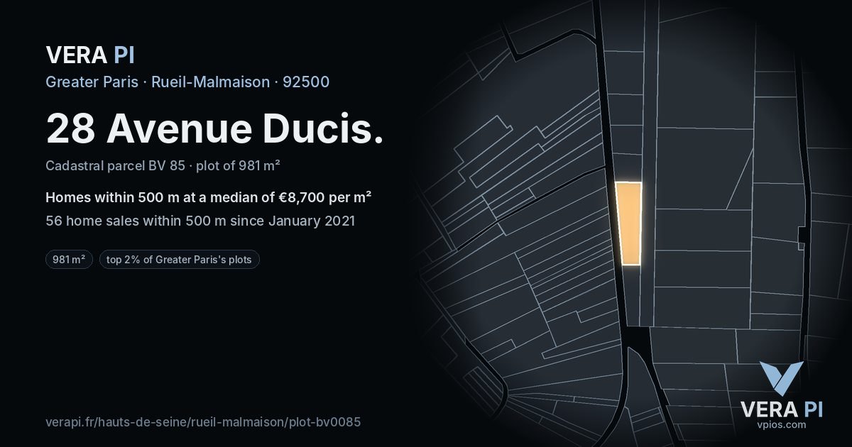28 Avenue Ducis, Rueil-Malmaison at night – the plot lit, the parcels around coloured by the prices near them