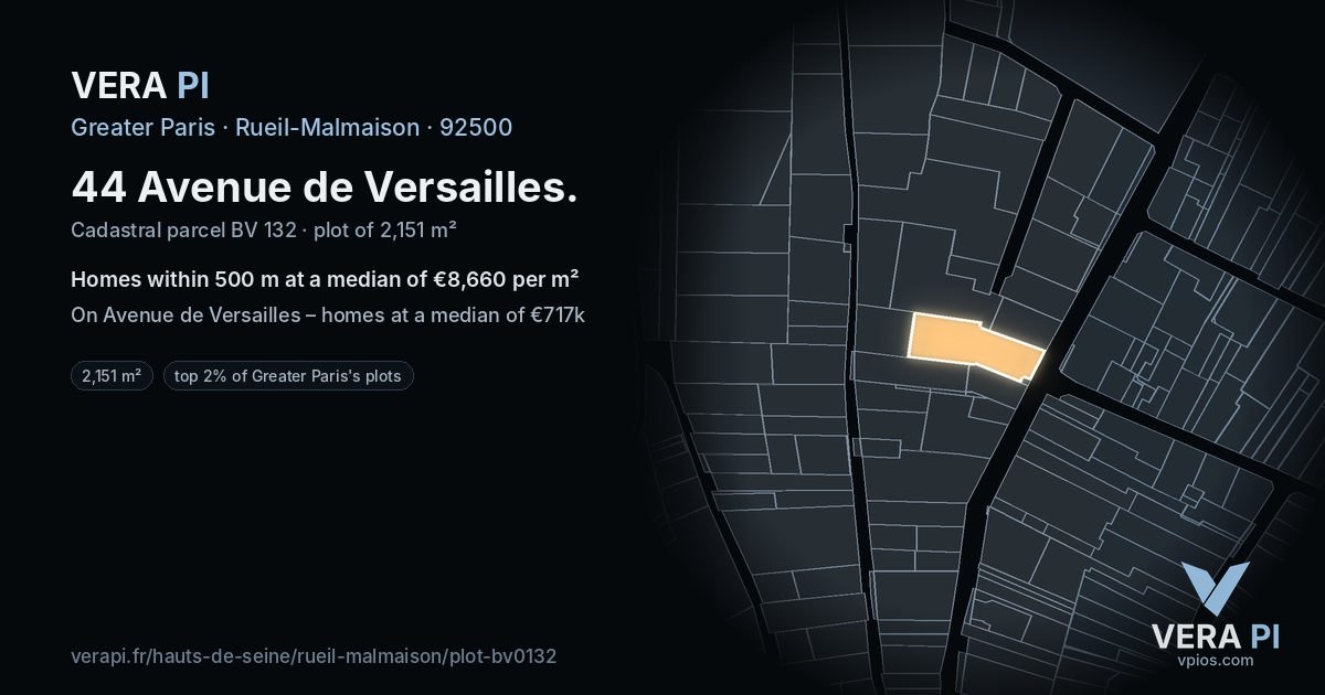 44 Avenue de Versailles, Rueil-Malmaison at night – the plot lit, the parcels around coloured by the prices near them
