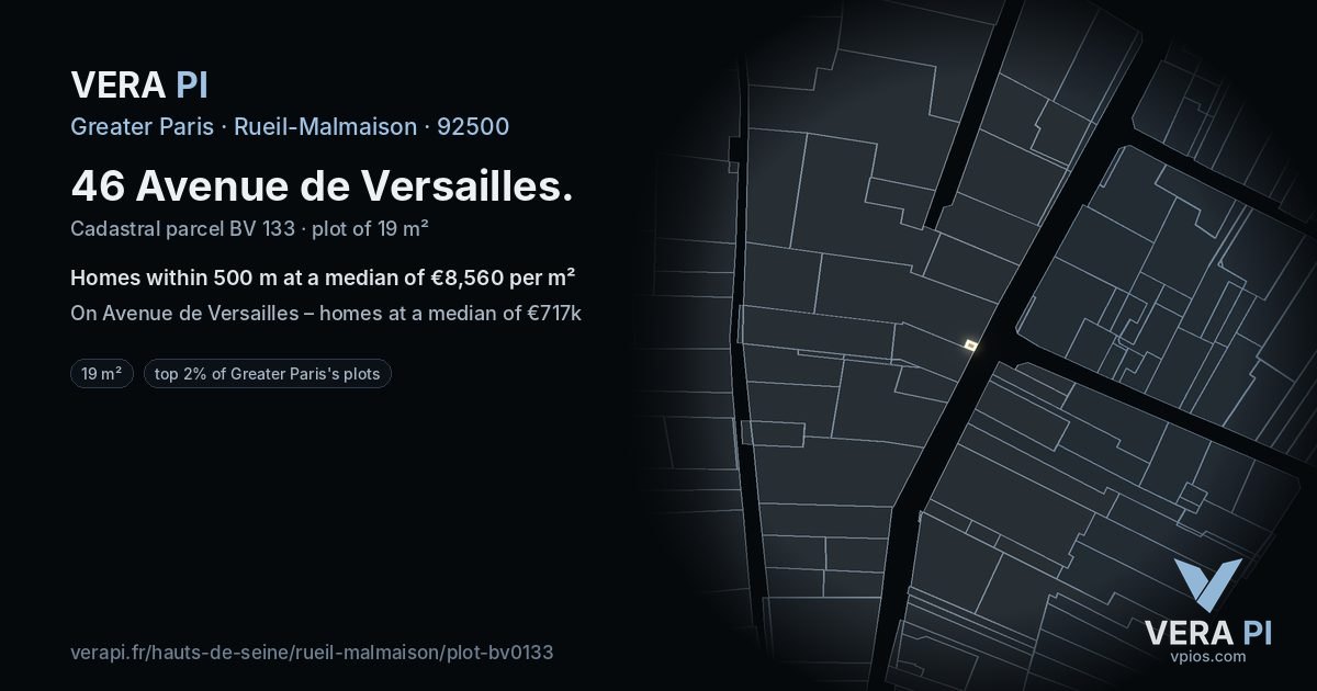 46 Avenue de Versailles, Rueil-Malmaison at night – the plot lit, the parcels around coloured by the prices near them