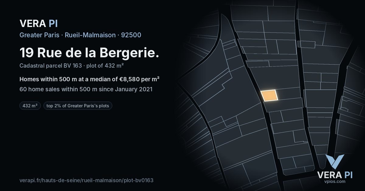 19 Rue de la Bergerie, Rueil-Malmaison at night – the plot lit, the parcels around coloured by the prices near them