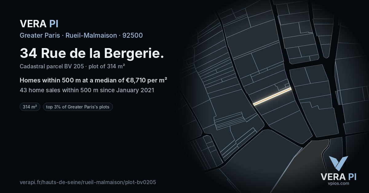 34 Rue de la Bergerie, Rueil-Malmaison at night – the plot lit, the parcels around coloured by the prices near them