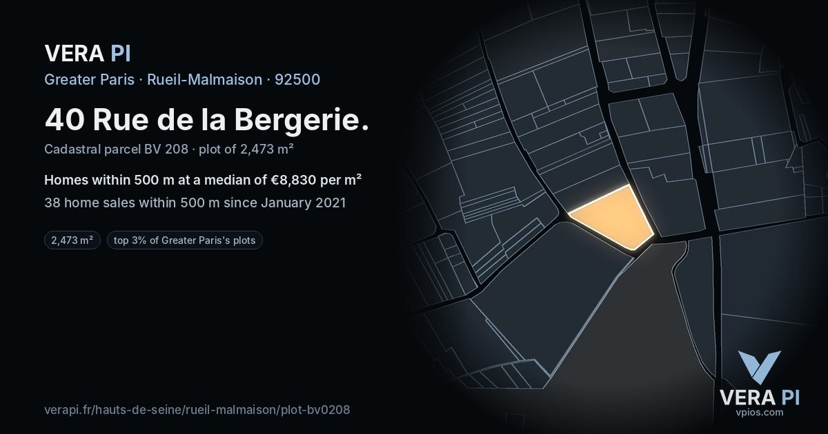 40 Rue de la Bergerie, Rueil-Malmaison at night – the plot lit, the parcels around coloured by the prices near them