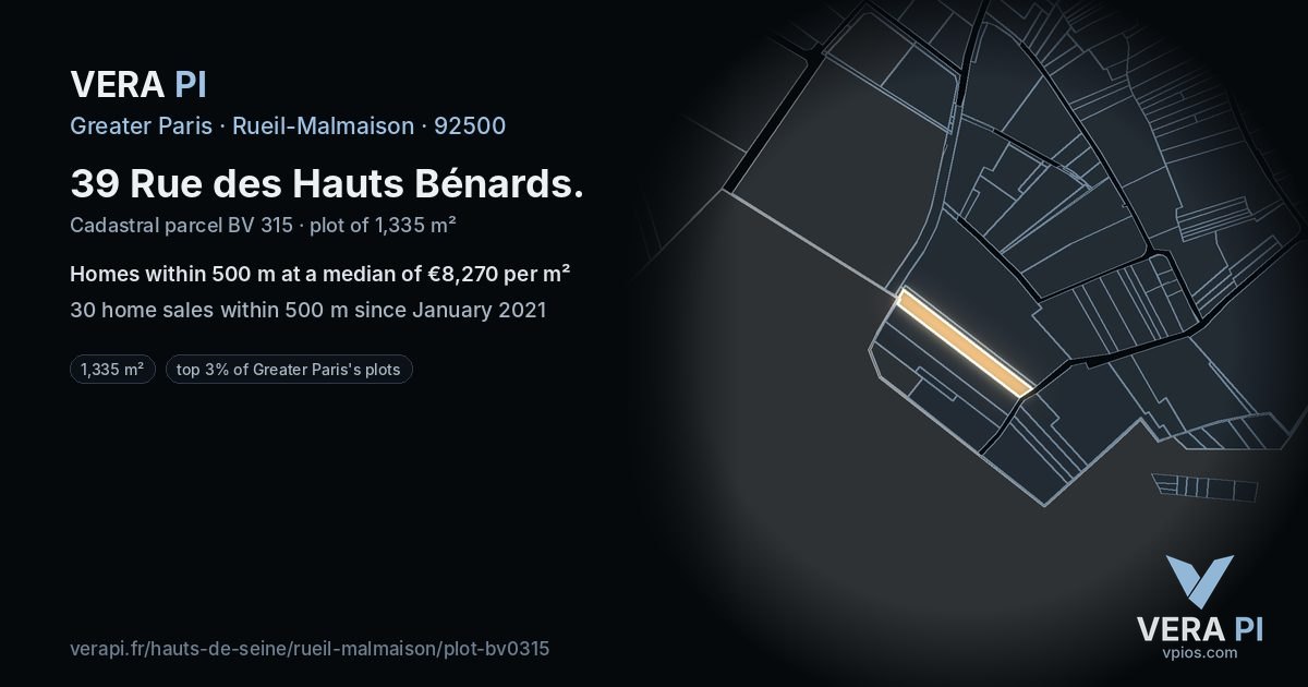 39 Rue des Hauts Bénards, Rueil-Malmaison at night – the plot lit, the parcels around coloured by the prices near them