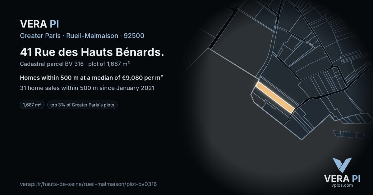 41 Rue des Hauts Bénards, Rueil-Malmaison at night – the plot lit, the parcels around coloured by the prices near them