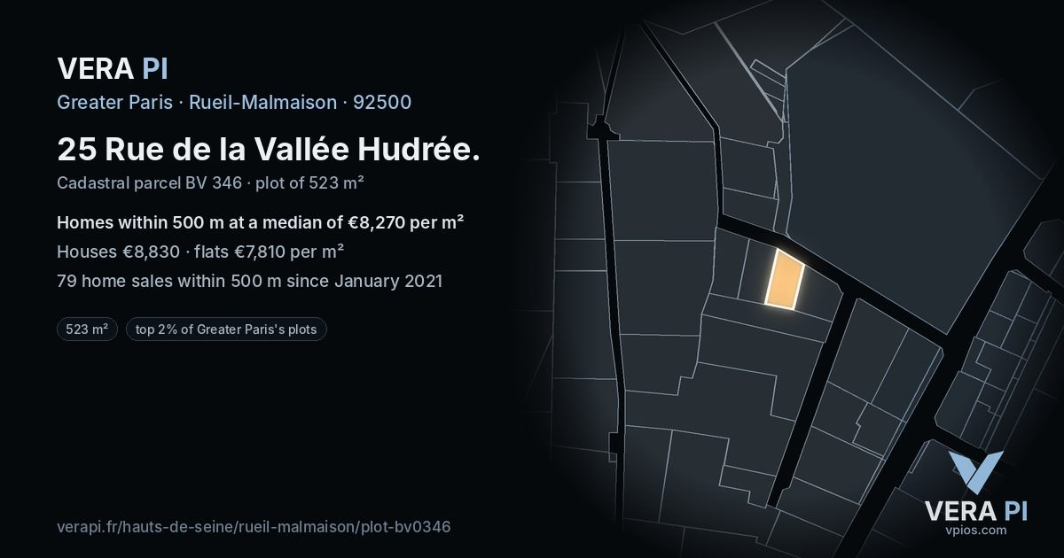 25 Rue de la Vallée Hudrée, Rueil-Malmaison at night – the plot lit, the parcels around coloured by the prices near them