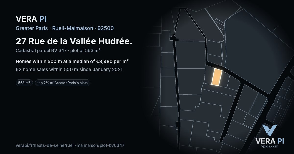 27 Rue de la Vallée Hudrée, Rueil-Malmaison at night – the plot lit, the parcels around coloured by the prices near them