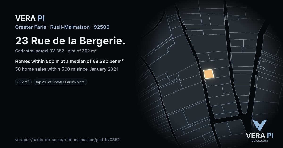 23 Rue de la Bergerie, Rueil-Malmaison at night – the plot lit, the parcels around coloured by the prices near them