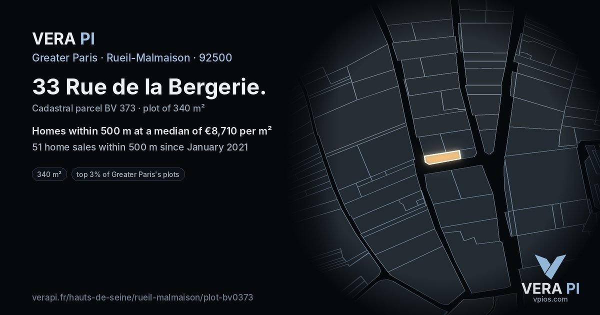 33 Rue de la Bergerie, Rueil-Malmaison at night – the plot lit, the parcels around coloured by the prices near them