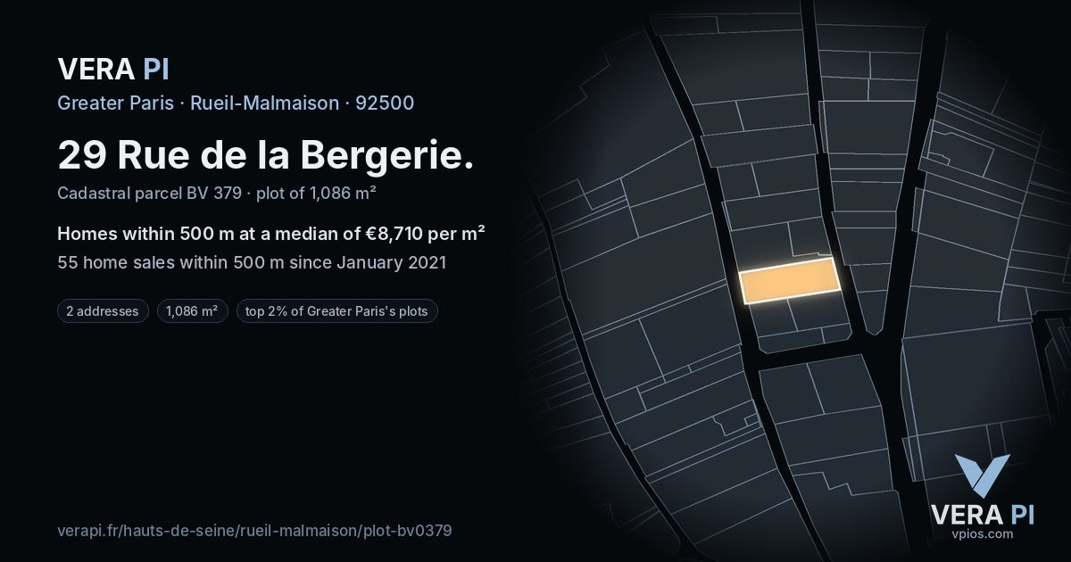 29 Rue de la Bergerie, Rueil-Malmaison at night – the plot lit, the parcels around coloured by the prices near them