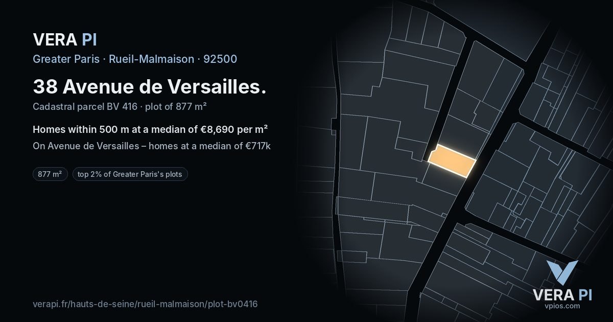 38 Avenue de Versailles, Rueil-Malmaison at night – the plot lit, the parcels around coloured by the prices near them