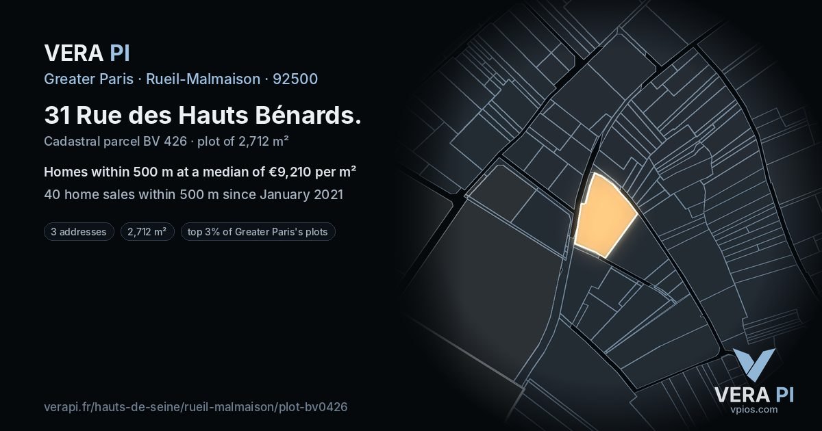 31 Rue des Hauts Bénards, Rueil-Malmaison at night – the plot lit, the parcels around coloured by the prices near them