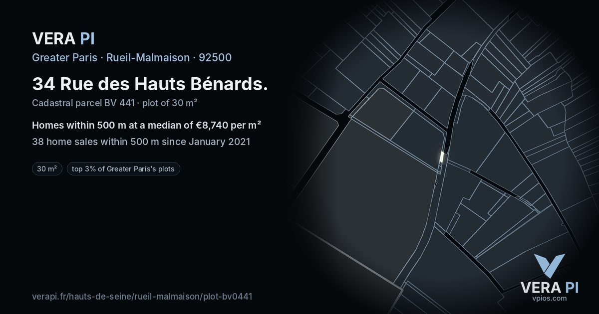 34 Rue des Hauts Bénards, Rueil-Malmaison at night – the plot lit, the parcels around coloured by the prices near them