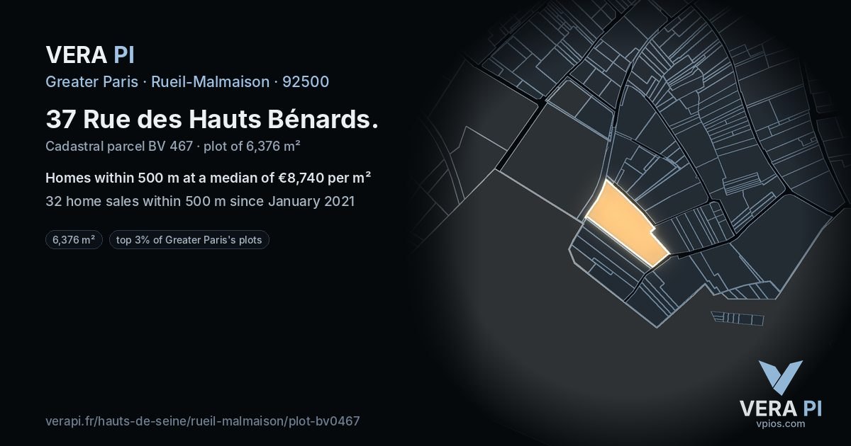 37 Rue des Hauts Bénards, Rueil-Malmaison at night – the plot lit, the parcels around coloured by the prices near them