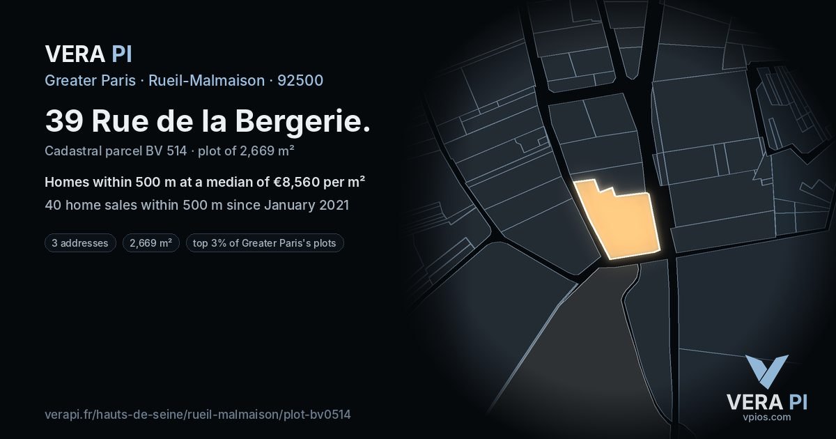 39 Rue de la Bergerie, Rueil-Malmaison at night – the plot lit, the parcels around coloured by the prices near them