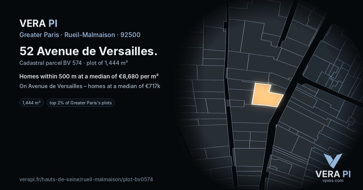 52 Avenue de Versailles, Rueil-Malmaison at night – the plot lit, the parcels around coloured by the prices near them