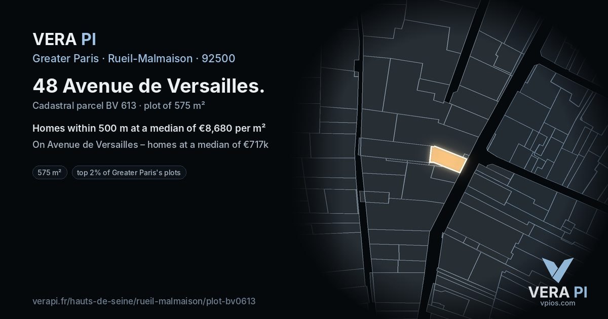 48 Avenue de Versailles, Rueil-Malmaison at night – the plot lit, the parcels around coloured by the prices near them