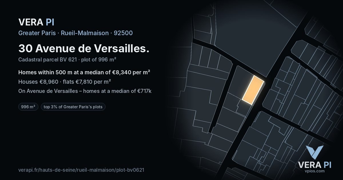 30 Avenue de Versailles, Rueil-Malmaison at night – the plot lit, the parcels around coloured by the prices near them