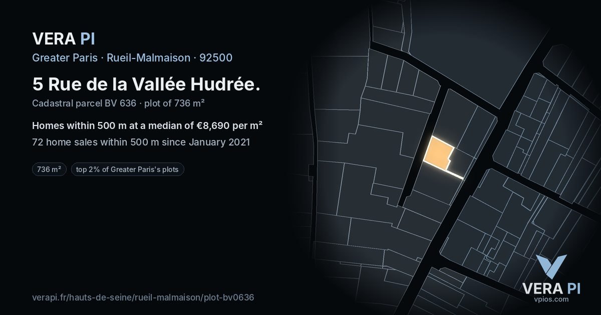 5 Rue de la Vallée Hudrée, Rueil-Malmaison at night – the plot lit, the parcels around coloured by the prices near them