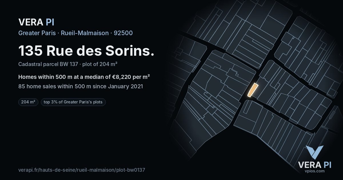 135 Rue des Sorins, Rueil-Malmaison at night – the plot lit, the parcels around coloured by the prices near them