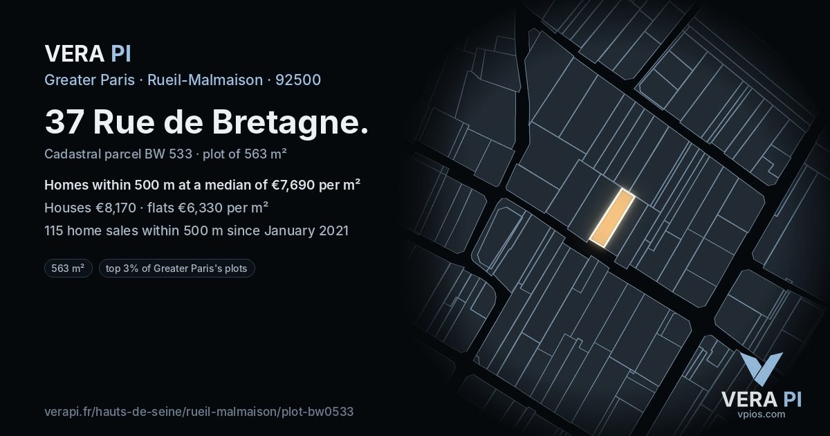 37 Rue de Bretagne, Rueil-Malmaison at night – the plot lit, the parcels around coloured by the prices near them