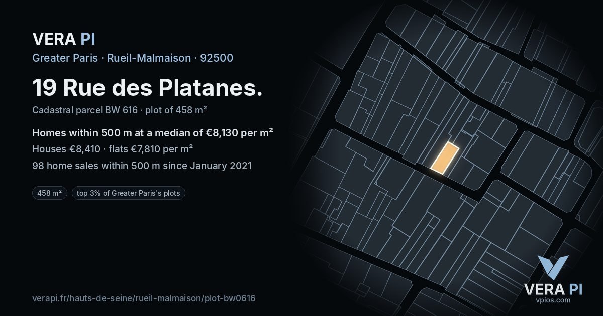 19 Rue des Platanes, Rueil-Malmaison at night – the plot lit, the parcels around coloured by the prices near them