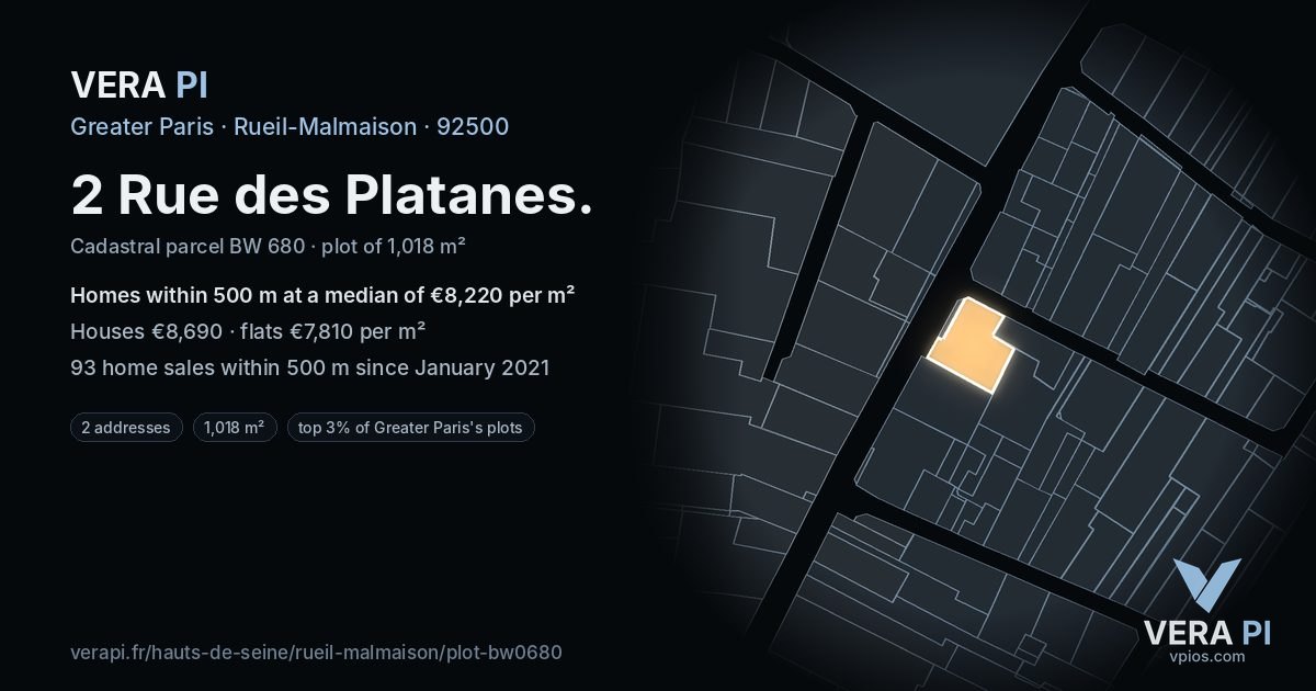 2 Rue des Platanes, Rueil-Malmaison at night – the plot lit, the parcels around coloured by the prices near them