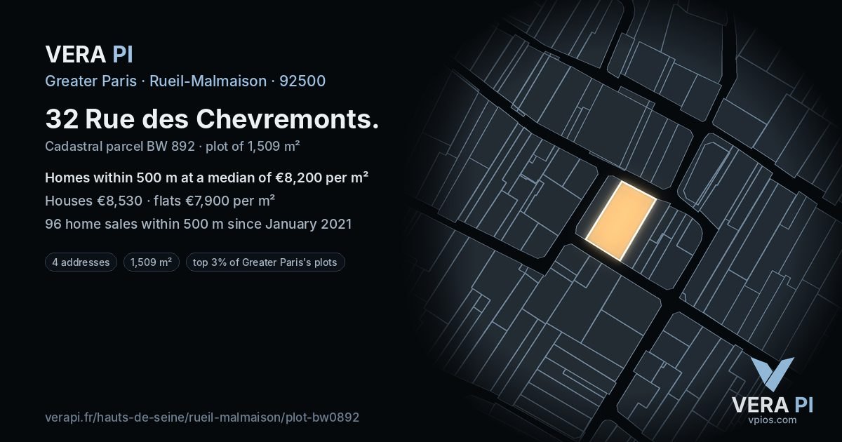 32 Rue des Chevremonts, Rueil-Malmaison at night – the plot lit, the parcels around coloured by the prices near them