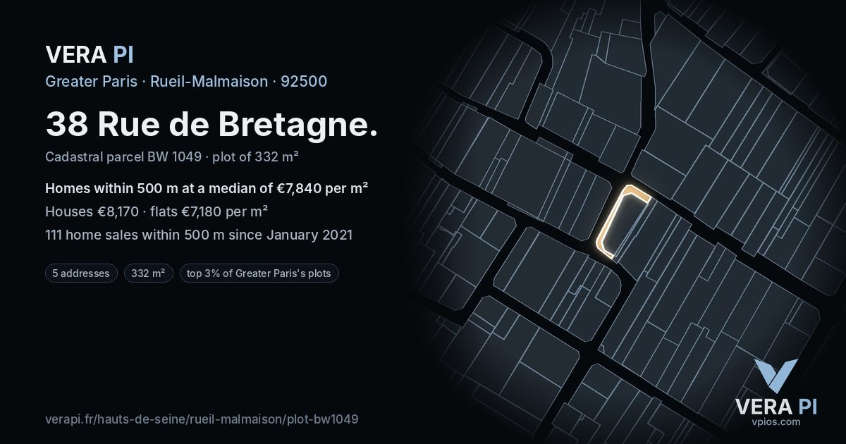 38 Rue de Bretagne, Rueil-Malmaison at night – the plot lit, the parcels around coloured by the prices near them