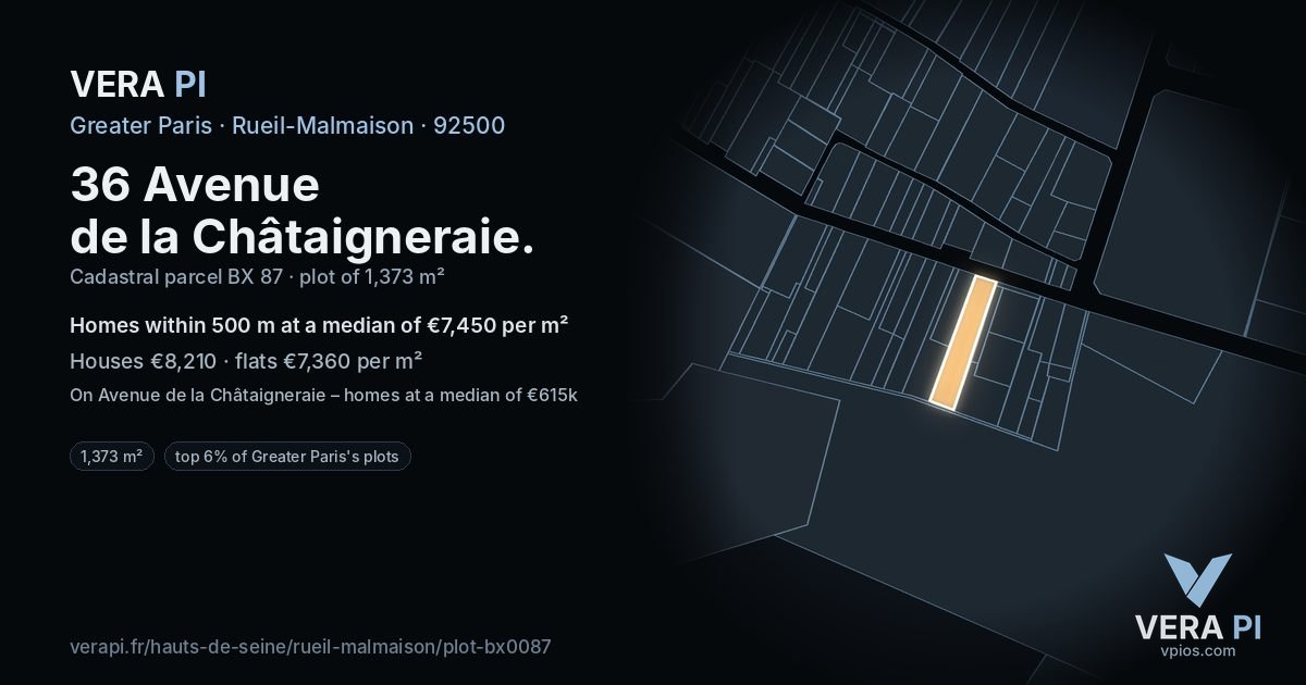 36 Avenue de la Châtaigneraie, Rueil-Malmaison at night – the plot lit, the parcels around coloured by the prices near them