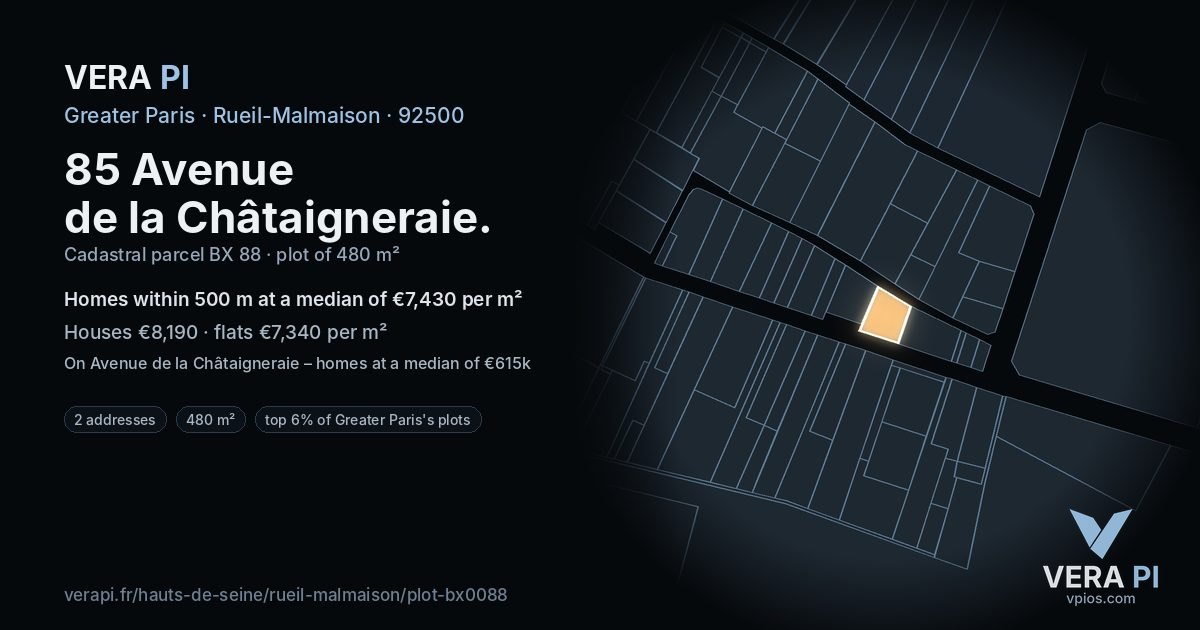 85 Avenue de la Châtaigneraie, Rueil-Malmaison at night – the plot lit, the parcels around coloured by the prices near them
