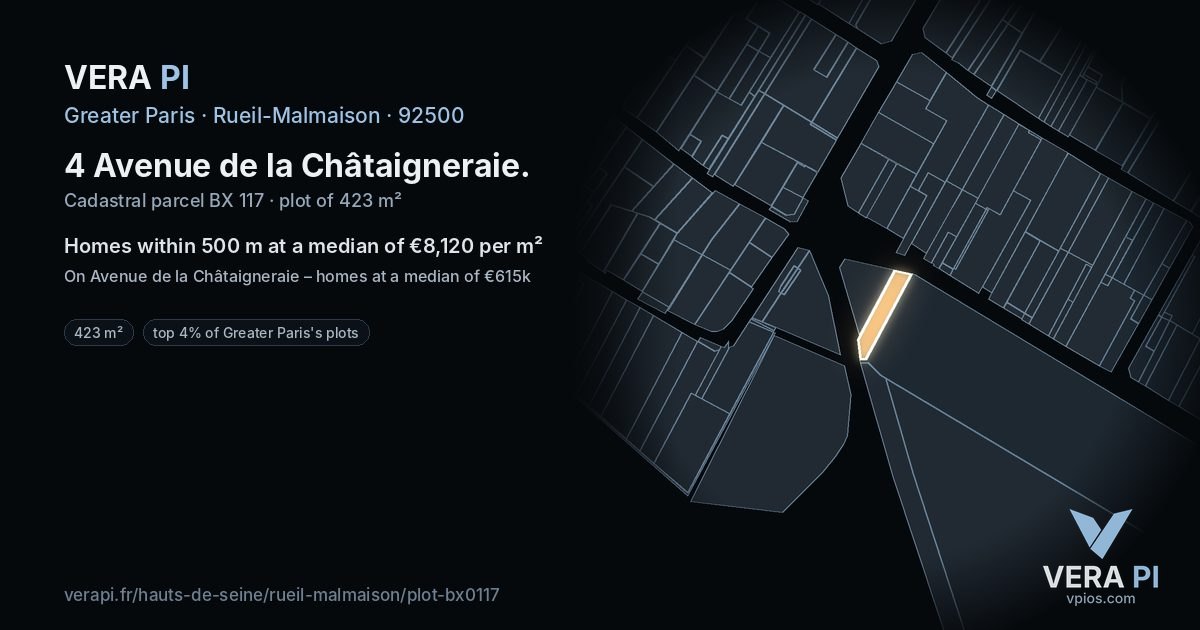 4 Avenue de la Châtaigneraie, Rueil-Malmaison at night – the plot lit, the parcels around coloured by the prices near them