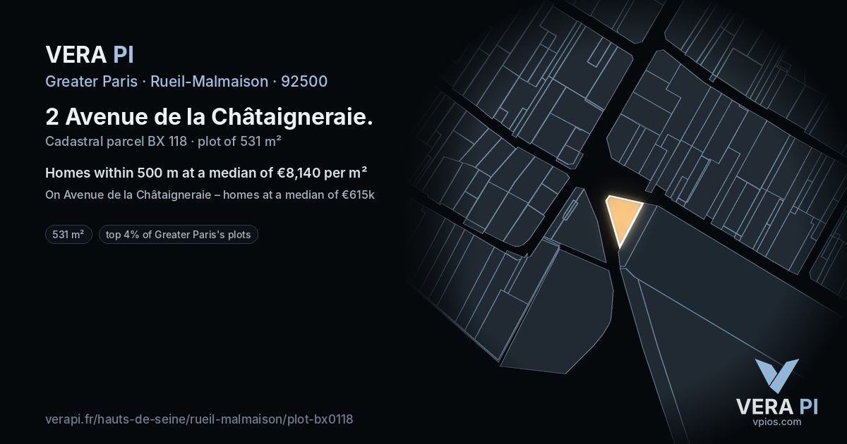 2 Avenue de la Châtaigneraie, Rueil-Malmaison at night – the plot lit, the parcels around coloured by the prices near them