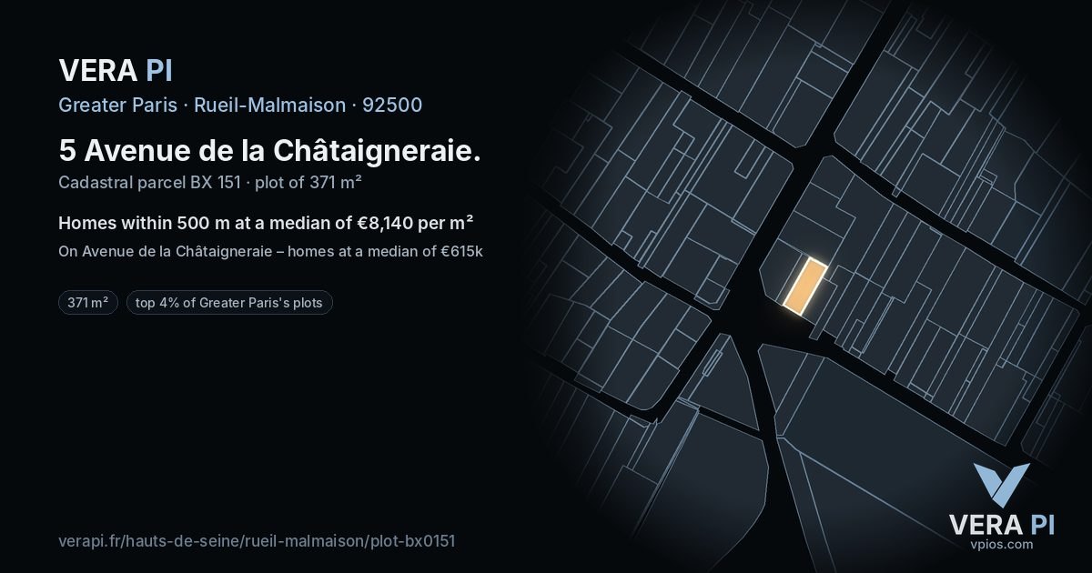 5 Avenue de la Châtaigneraie, Rueil-Malmaison at night – the plot lit, the parcels around coloured by the prices near them