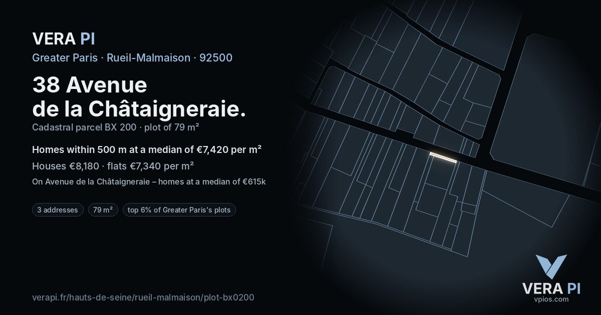 38 Avenue de la Châtaigneraie, Rueil-Malmaison at night – the plot lit, the parcels around coloured by the prices near them