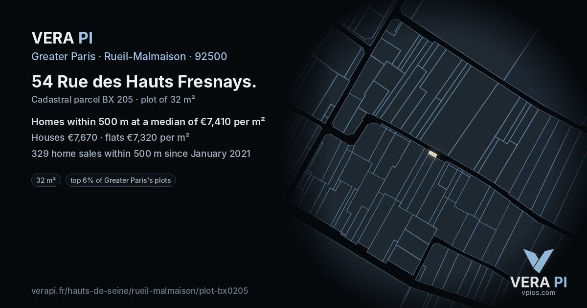54 Rue des Hauts Fresnays, Rueil-Malmaison at night – the plot lit, the parcels around coloured by the prices near them