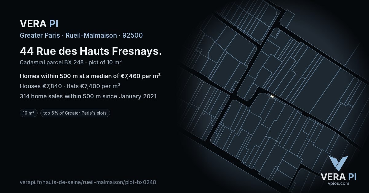 44 Rue des Hauts Fresnays, Rueil-Malmaison at night – the plot lit, the parcels around coloured by the prices near them