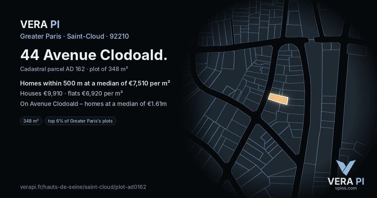 44 Avenue Clodoald, Saint-Cloud at night – the plot lit, the parcels around coloured by the prices near them